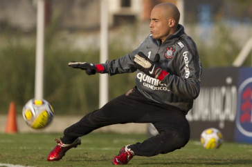 Julio Cesar durante o treino do Corinthians realizado esta tarde no CT Joaquim Grava, no Parque Ecol�gico do Tiete. O time se prepara para o jogo contra o Santos, domingo a tarde, dia 15/05, na Vila Belmiro, em Santos, decis�o do Campeonato Paulista 2011