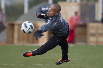 Julio Cesar durante o treino do Corinthians que aconteceu esta tarde no CT Joaquim Grava, no Parque Ecol�gico do Tiete. O time se prepara para o jogo contra o Vasco da Gama, amanh�, dia 06/07, quarta-feira, a noite, no est�dio do Pacaembu, pela 8� rodada do Brasileir�o 2011