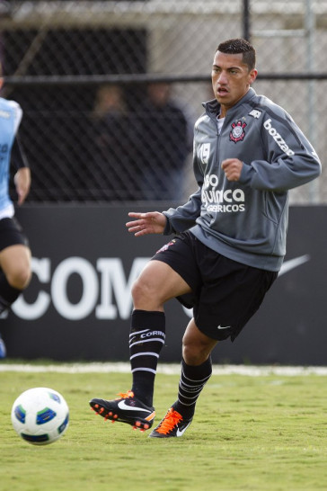 Ralf durante o treino do Corinthians que aconteceu esta tarde no CT Joaquim Grava, no Parque Ecol�gico do Tiete. O time se prepara para o jogo contra o Vasco da Gama, amanh�, dia 06/07, quarta-feira, a noite, no est�dio do Pacaembu, pela 8� rodada do Brasileir�o 2011