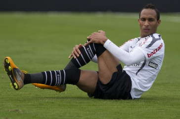Liedson durante o treino do Corinthians esta tarde no CT Joaquim Grava, no Parque Ecol�gico do Tiete. O time se prepara para o jogo contra o Gr�mio, amanh�, dia 31/08, quarta-feira a noite, no est�dio do Pacaembu, primeira partida do segundo turno, v�lida pela 20� rodada do Brasileir�o 2011
