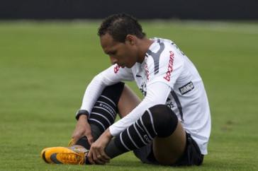 Liedson durante o treino do Corinthians esta tarde no CT Joaquim Grava, no Parque Ecol�gico do Tiete. O time se prepara para o jogo contra o Gr�mio, amanh�, dia 31/08, quarta-feira a noite, no est�dio do Pacaembu, primeira partida do segundo turno, v�lida pela 20� rodada do Brasileir�o 2011