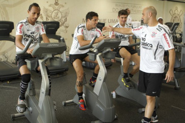 Liedson; Ramon; Alex e Alessandro durante o treino do Corinthians esta tarde no CT Joaquim Grava, no Parque Ecol�gico do Tiete. O time se prepara para o jogo contra o Gr�mio, amanh�, dia 31/08, quarta-feira a noite, no est�dio do Pacaembu, primeira partida do segundo turno, v�lida pela 20� rodada do Brasileir�o 2011