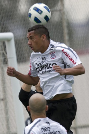 Ralf durante o treino do Corinthians esta tarde no CT Joaquim Grava, no Parque Ecol�gico do Tiete. O time se prepara para o jogo contra o Gr�mio, amanh�, dia 31/08, quarta-feira a noite, no est�dio do Pacaembu, primeira partida do segundo turno, v�lida pela 20� rodada do Brasileir�o 2011