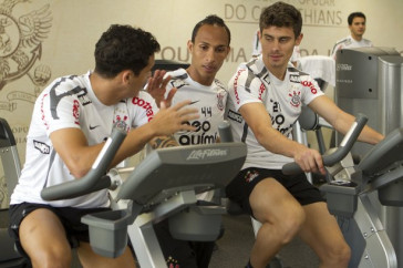 Ramon; Liedson e Alex durante o treino do Corinthians esta tarde no CT Joaquim Grava, no Parque Ecol�gico do Tiete. O time se prepara para o jogo contra o Gr�mio, amanh�, dia 31/08, quarta-feira a noite, no est�dio do Pacaembu, primeira partida do segundo turno, v�lida pela 20� rodada do Brasileir�o 2011
