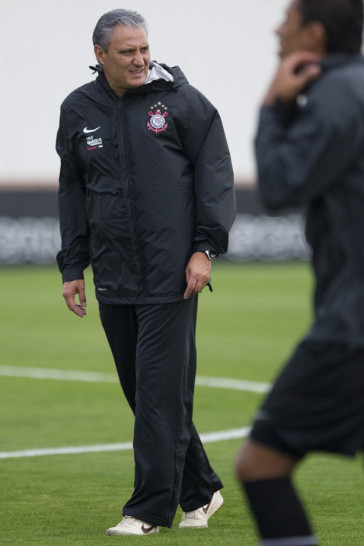 Tite durante o treino do Corinthians esta tarde no CT Joaquim Grava, no Parque Ecol�gico do Tiete. O time se prepara para o jogo contra o Gr�mio, amanh�, dia 31/08, quarta-feira a noite, no est�dio do Pacaembu, primeira partida do segundo turno, v�lida pela 20� rodada do Brasileir�o 2011