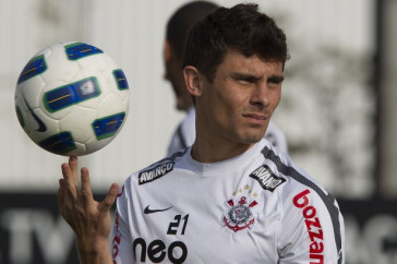 Alex durante o treino do Corinthians esta tarde no CT Joaquim Grava, no Parque Ecol�gico do Tiete. O time se prepara para o jogo contra o Flamengo, quinta-feira a noite, dia 08/09, no est�dio do Pacaembu, v�lida pela 22� rodada do Brasileir�o 2011