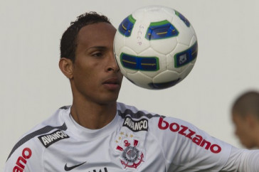 Liedson durante o treino do Corinthians esta tarde no CT Joaquim Grava, no Parque Ecol�gico do Tiete. O time se prepara para o jogo contra o Flamengo, quinta-feira a noite, dia 08/09, no est�dio do Pacaembu, v�lida pela 22� rodada do Brasileir�o 2011