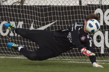 Renan durante o treino do Corinthians esta tarde no CT Joaquim Grava, no Parque Ecol�gico do Tiete. O time se prepara para o jogo contra o Flamengo, quinta-feira a noite, dia 08/09, no est�dio do Pacaembu, v�lida pela 22� rodada do Brasileir�o 2011