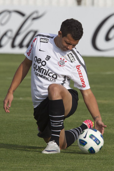 Taubate durante o treino do Corinthians esta tarde no CT Joaquim Grava, no Parque Ecol�gico do Tiete. O time se prepara para o jogo contra o Flamengo, quinta-feira a noite, dia 08/09, no est�dio do Pacaembu, v�lida pela 22� rodada do Brasileir�o 2011