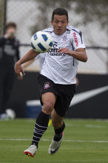 Taubate durante o treino do Corinthians esta tarde no CT Joaquim Grava, no Parque Ecol�gico do Tiete. O time se prepara para o jogo contra o Flamengo, quinta-feira a noite, dia 08/09, no est�dio do Pacaembu, v�lida pela 22� rodada do Brasileir�o 2011