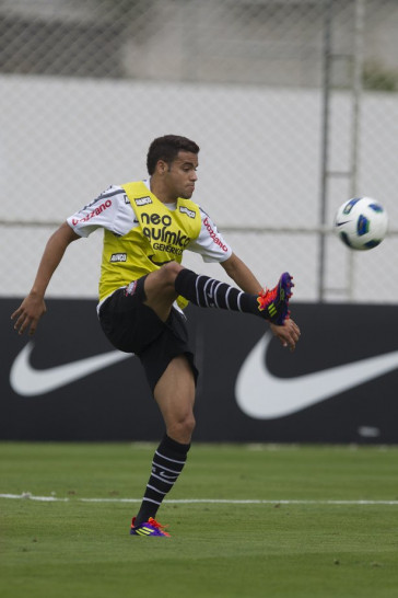 Welder durante o treino do Corinthians esta tarde no CT Joaquim Grava, no Parque Ecol�gico do Tiete. O time se prepara para o jogo contra o Flamengo, quinta-feira a noite, dia 08/09, no est�dio do Pacaembu, v�lida pela 22� rodada do Brasileir�o 2011