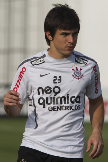 Willian durante o treino do Corinthians esta tarde no CT Joaquim Grava, no Parque Ecol�gico do Tiete. O time se prepara para o jogo contra o Flamengo, quinta-feira a noite, dia 08/09, no est�dio do Pacaembu, v�lida pela 22� rodada do Brasileir�o 2011