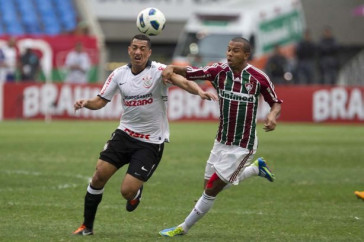 Ralf e Mariano durante a partida entre Fluminense x Corinthians, realizada esta tarde no est�dio do Engenh�o, na cidade do Rio de Janeiro, pela 23� rodada do Campeonato Brasileiro de 2011