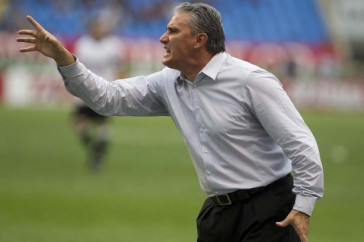 Tite durante a partida entre Fluminense x Corinthians, realizada esta tarde no est�dio do Engenh�o, na cidade do Rio de Janeiro, pela 23� rodada do Campeonato Brasileiro de 2011