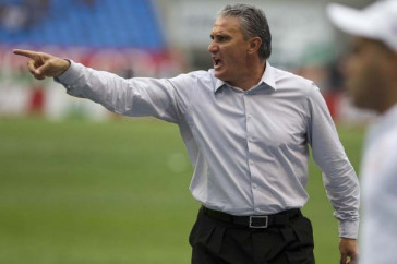 Tite durante a partida entre Fluminense x Corinthians, realizada esta tarde no est�dio do Engenh�o, na cidade do Rio de Janeiro, pela 23� rodada do Campeonato Brasileiro de 2011
