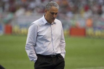 Tite durante a partida entre Fluminense x Corinthians, realizada esta tarde no est�dio do Engenh�o, na cidade do Rio de Janeiro, pela 23� rodada do Campeonato Brasileiro de 2011