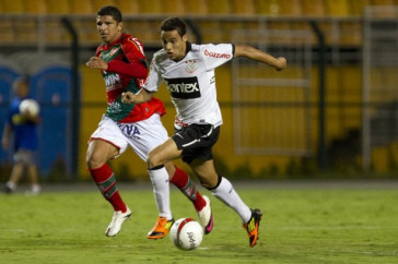 Welder e Wilson Jr durante a partida entre Portuguesa x Corinthians, realizada esta noite no est�dio do Pacaembu, v�lida pela 9� rodada do Campeonato Paulista de 2012