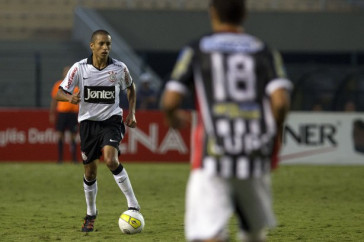 Marquinhos durante a partida entre Corinthians x Paulista de Jundia�/SP, realizada esta tarde no est�dio do Pacaembu, v�lida pela 18� rodada do Campeonato Paulista de 2012