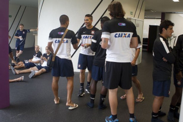 O jogadores do elenco fizeram exames de ouvido, nariz e garganta hoje pela manh� no CT Joaquim Grava, localizado no Parque Ecol�gico do Tiete. O pr�ximo jogo da equipe ser� domingo, dia 20/01, contra o Paulista de Jundia�, no est�dio Jaime Cintra , em Jundia�, v�lido pela 1� rodada do Campeonato Paulista de 2013