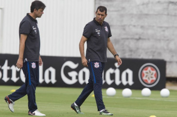 F�bio Carille no treino do Corinthians no CT Joaquim Grava