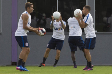 Gean e Gabriel no treino do Corinthians no CT Joaquim Grava