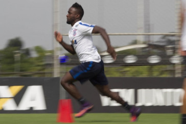 Mendoza em atividade no treino do Corinthians no CT Joaquim Grava