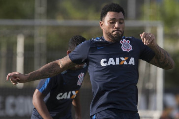 Kazim treina para enfrentar o Santos pelo Paulist�o