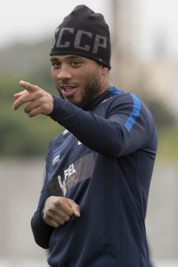 Kazim durante treino preparat�rio para a final contra a Ponte