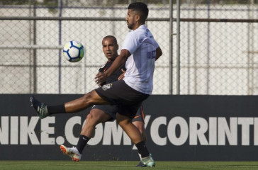 Jogadores no jogo-treino desta quinta