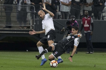 Roger marcou um dos gols na vit�ria contra o Colo-Colo