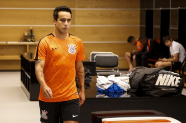 Jadson no vesti�rio da Arena antes do jogo contra o Sport-PE