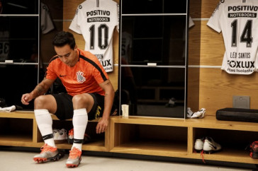 Jadson no vesti�rio da Arena antes do jogo contra o Sport-PE