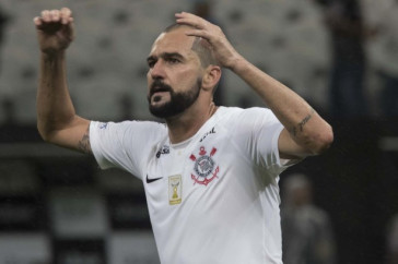 Danilo comemora gol marcado contra o Bahia