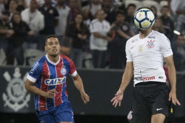 Douglas atuando na partida contra o Bahia