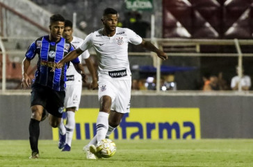 Nathan durante jogo contra o Porto; confronto terminou em goleada para o Corinthians