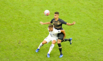 L�o Santos no amistoso contra o Santos