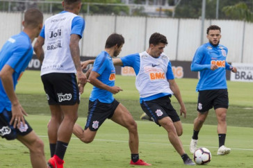 Jogadores treinam pela �ltima vez antes do jogo contra o Racing