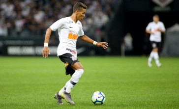Pedrinho durante jogo contra o Avenida, pela Copa do Brasil