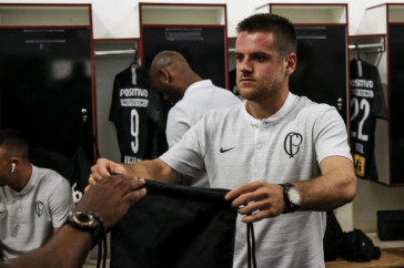 Ramiro no vesti�rio antes do jogo contra o Botafogo-SP, pelo Paulst�o