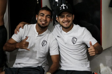 Sornoza e D�az no vesti�rio antes do jogo contra o Botafogo-SP