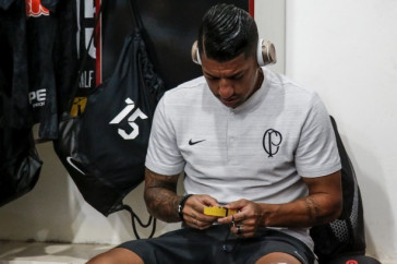 Ralf no vesti�rio antes do duelo contra o Botafogo-SP