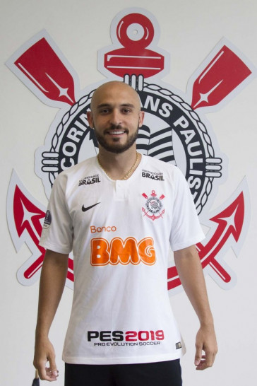 Jogador R�gis assinou contrato com o Corinthians