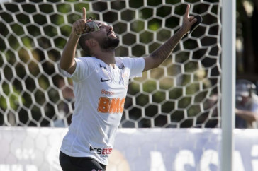 Clayson anotou o �nico gol do Corinthians na partida contra o S�o Bento, no est�dio Walter Ribeiro