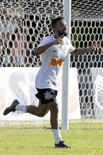 Clayson marcou, ainda no primeiro tempo, o �nico gol do Tim�o contra o S�o Bento