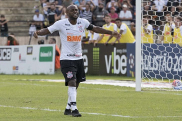 Vagner Love foi titular contra o S�o Bento; atacante passou em branco dessa vez