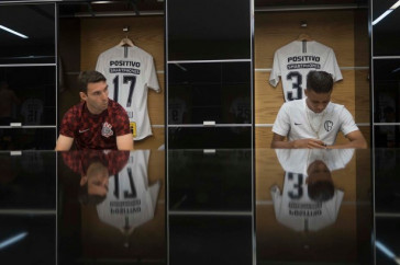 Boselli e Pedrinho no vesti�rio antes do duelo contra o Santos