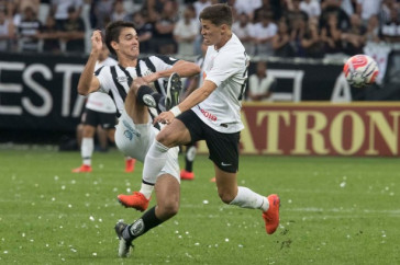 Mateus Vital entrou no segundo tempo do jogo contra o Santos, pelo Campeonato Paulista