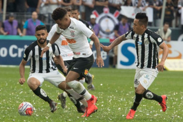 Volante J�nior Urso atuou ao lado de Ralf no meio campo do Corinthians durante jogo contra o Santos