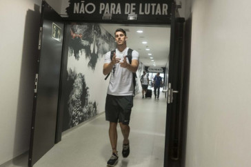 Danilo Avelar antes do cl�ssico contra o Santos