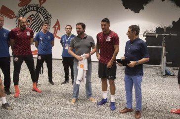 Ralf foi homenageado pelos 400 jogos antes de cl�ssico contra o Santos